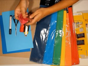 como hacer piñatas con tiras de carton 1