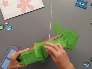como hacer piñatas de monster inc 11