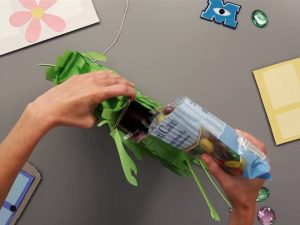 como hacer piñatas de monster inc 15